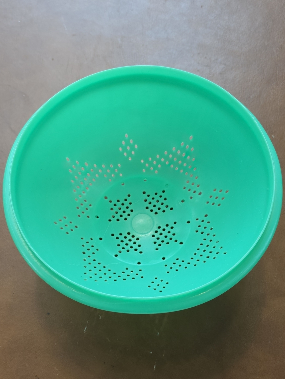 Tupperware Bright Green Plastic Colander